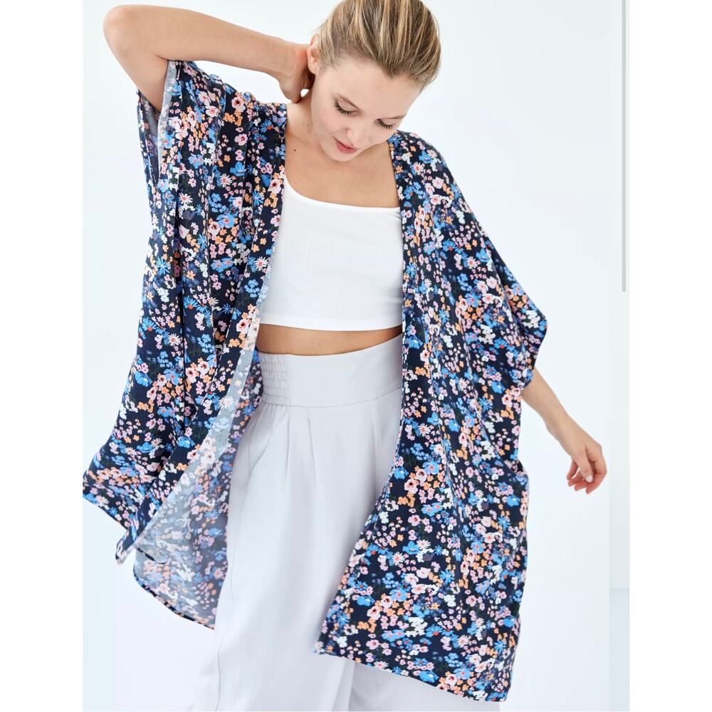 Aritzia Sunday Best Blue Floral Short Sleeve Oversize Open Kimono size XS
